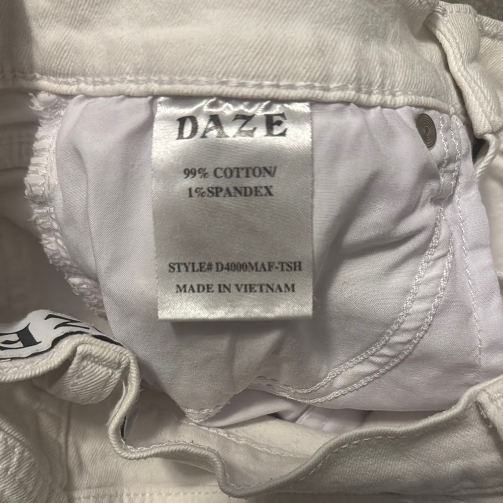White Distressed DAZE Denim Shorts Size 26/ Small - Picture 4 of 9